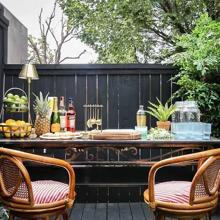 Mr. Nomad: Parisian Pophaus In Uptown Apartment